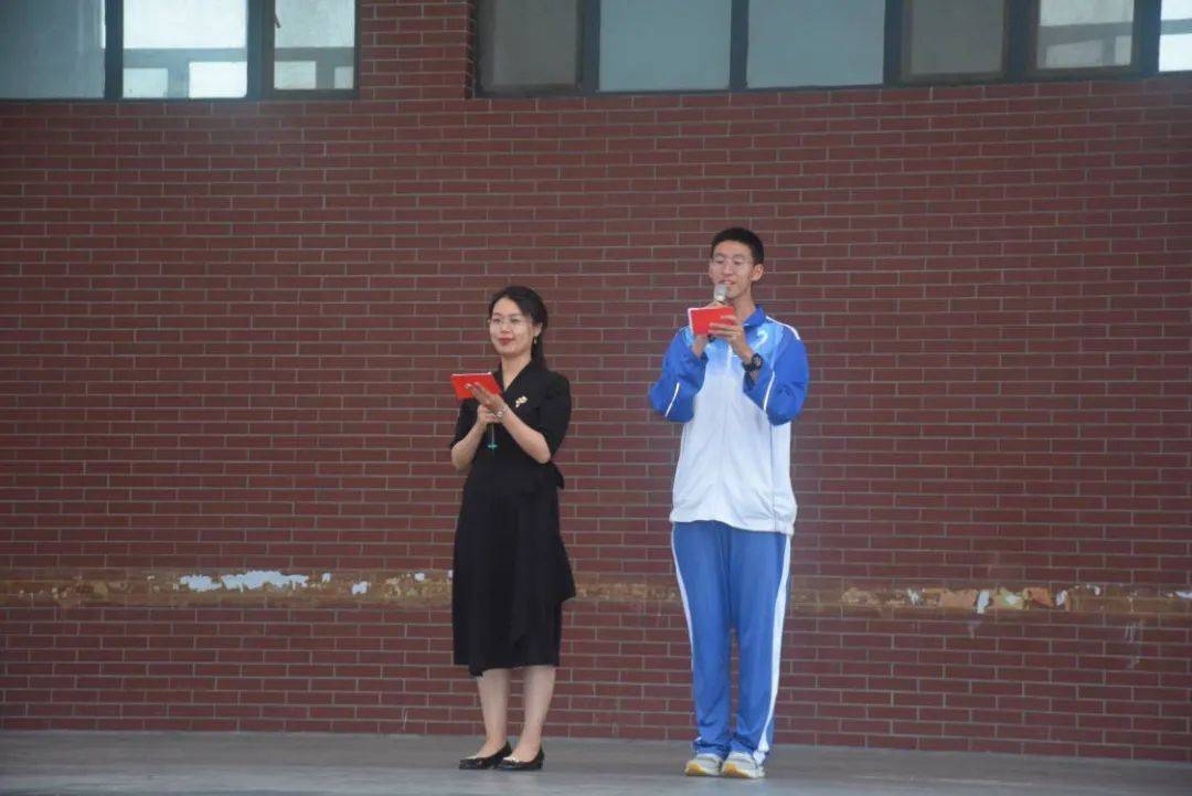 周远生校长,孙俊凤女士,马高峰副校长,周爱民副校长,刘俊杰副校长