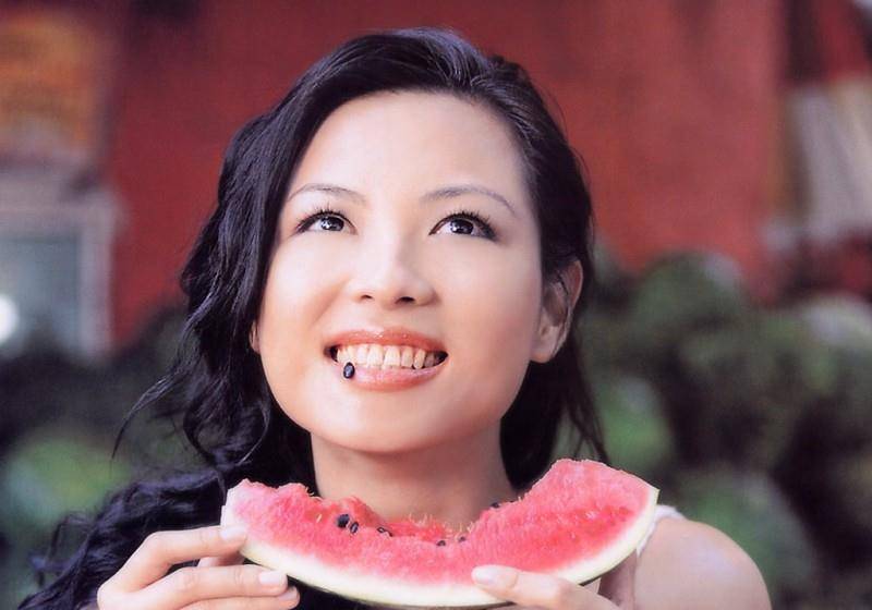 57岁吴宗宪,罕晒全家福,他与张葳葳孕有一儿三女,都是高颜值_陈孝萱