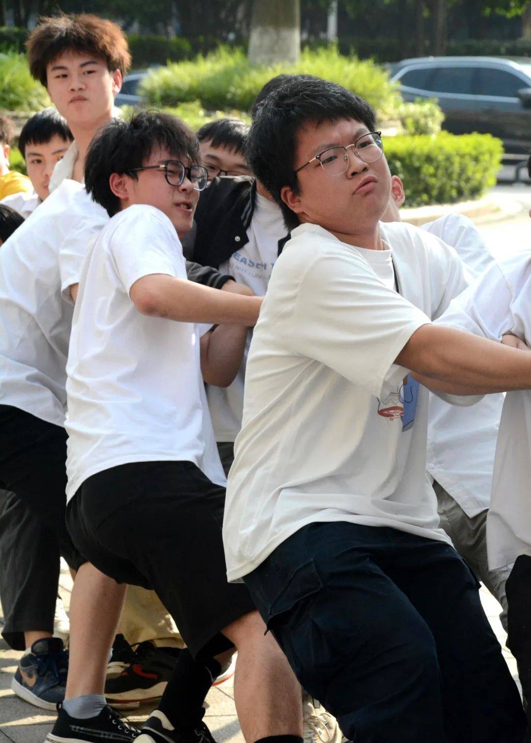 快乐运动友谊第一卓京拔河赛圆满结束