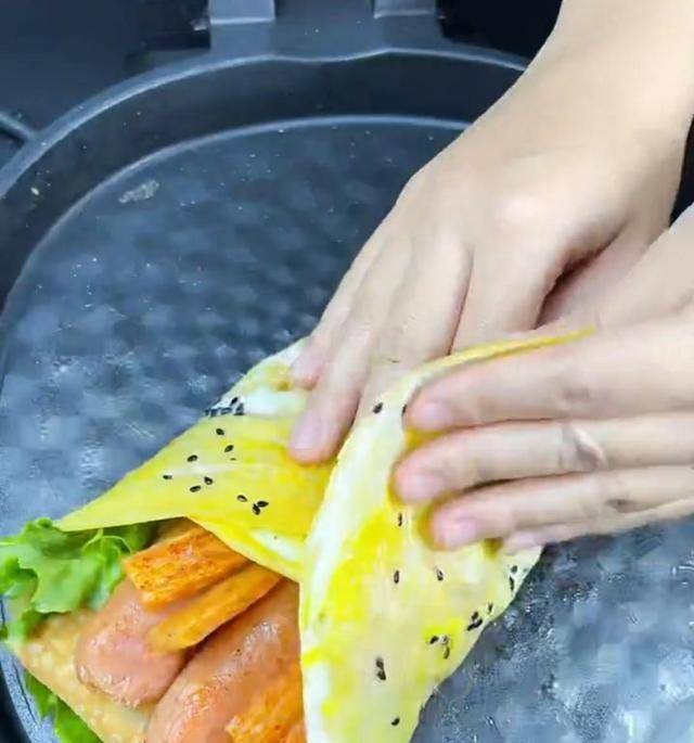 原创
杂粮煎饼的做法,中华传统小吃,很多人喜欢吃,促进消化营养美味