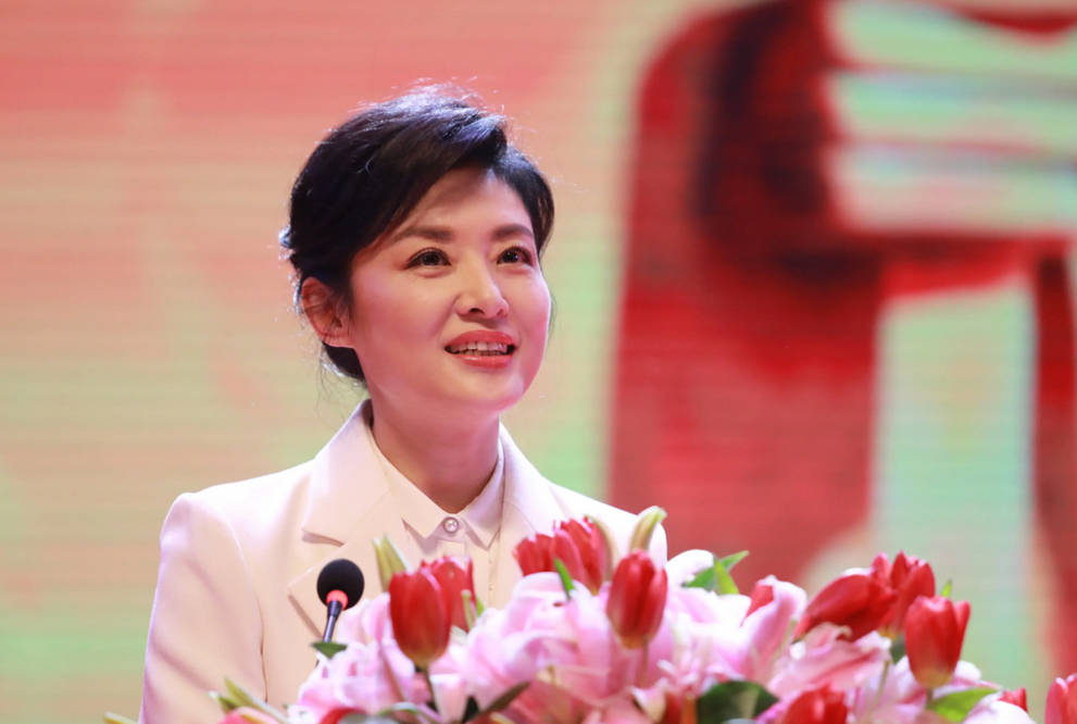 54岁周涛罕见晒近照!