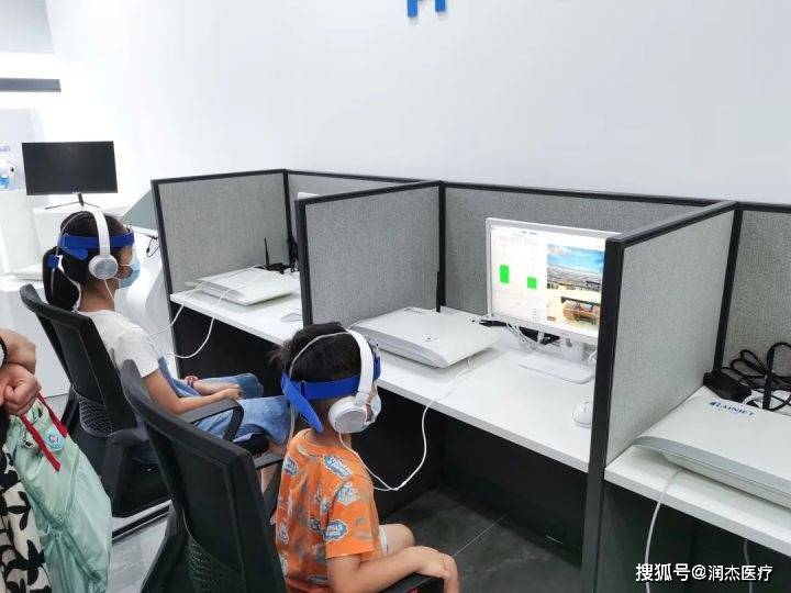 润杰脑电生物反馈治疗仪辅助治疗儿童多动症，训练专注力