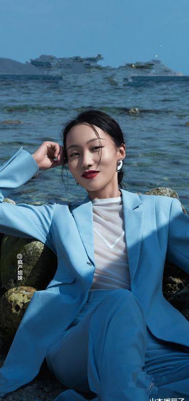 原创千万网红贝勒爷晒杂志新照水里凹造型美到犯规发际线一点不秃