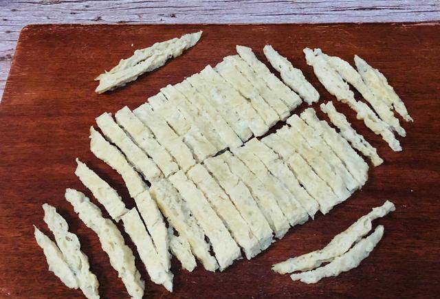 原创家人就馋自家做的手工面筋今天就用一斤面粉做了一盘