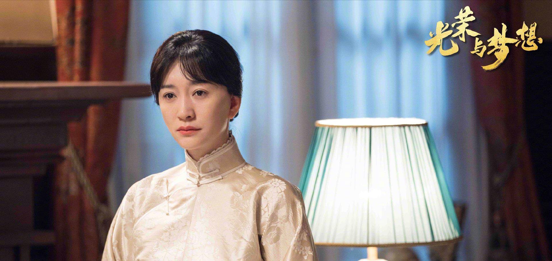高圆圆新剧形象曝光,剪刘海穿旗袍变民国名媛,气质高贵美过头_造型