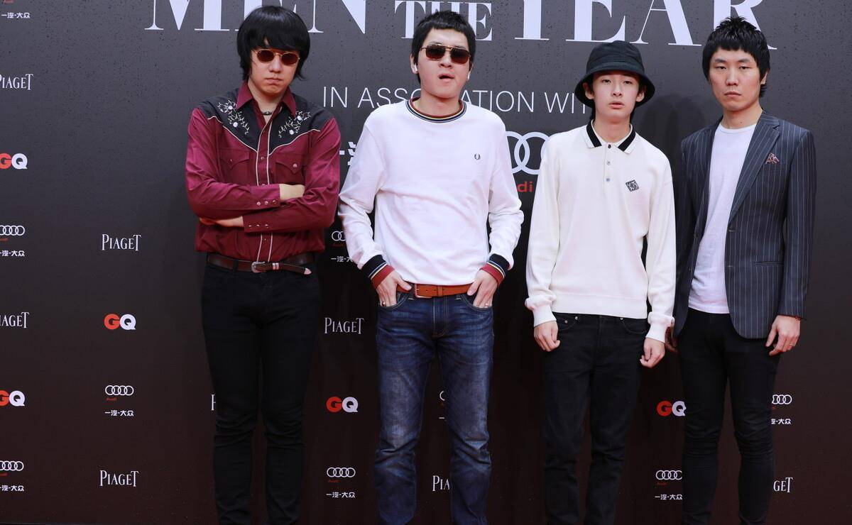 近日,马思纯和盘尼西林乐队的主唱小乐张哲轩,十指紧扣的视频曝光