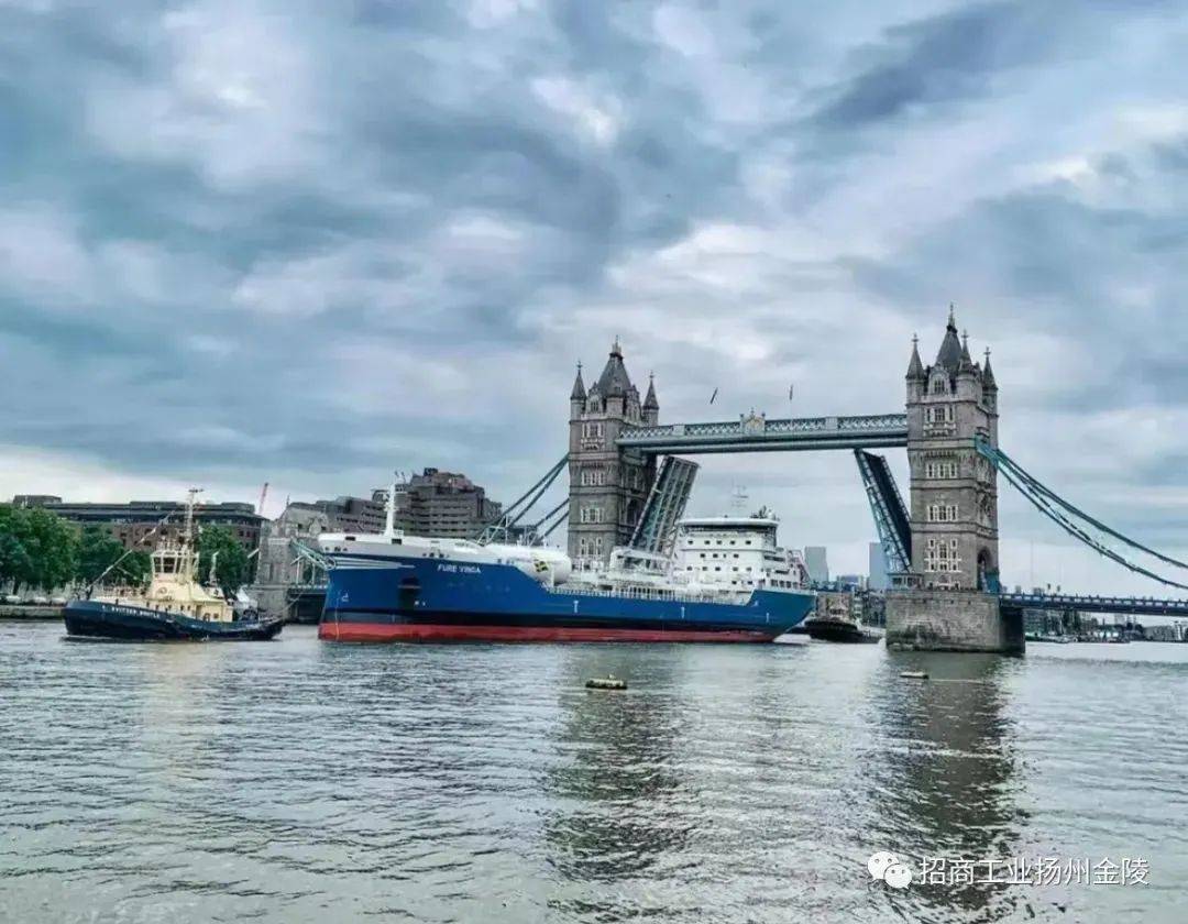 扬州金陵船厂建造的lng双燃料船游览英国泰晤士河获500多贵宾赞扬