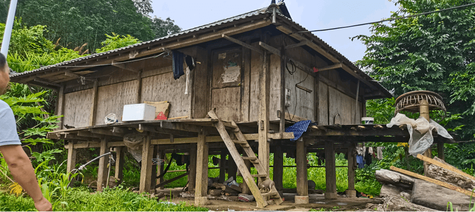 中国雷锋网西双版纳景洪站爱心人走进嘎洒镇天河小学送温暖