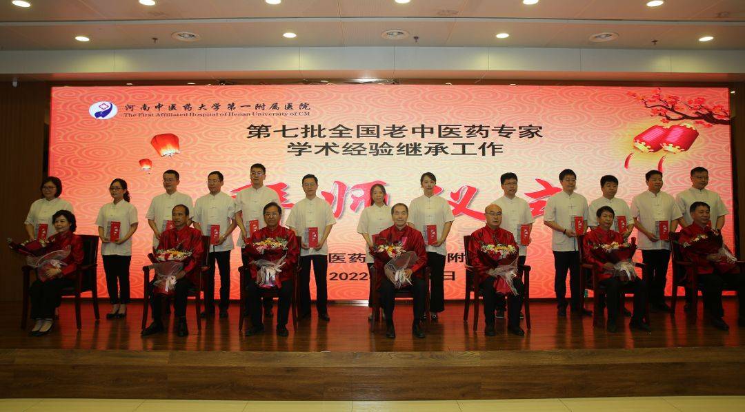 敬茶,呈拜师贴,行谢师礼.