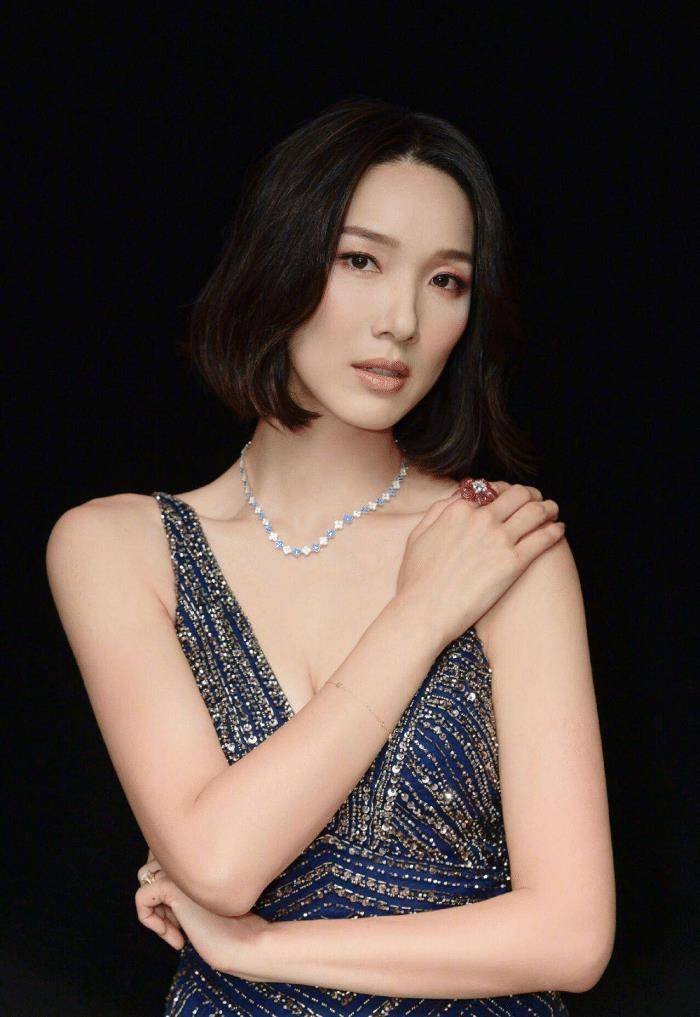 原创人生赢家王祖蓝老婆是选美大赛冠军时尚裙子秀事业线