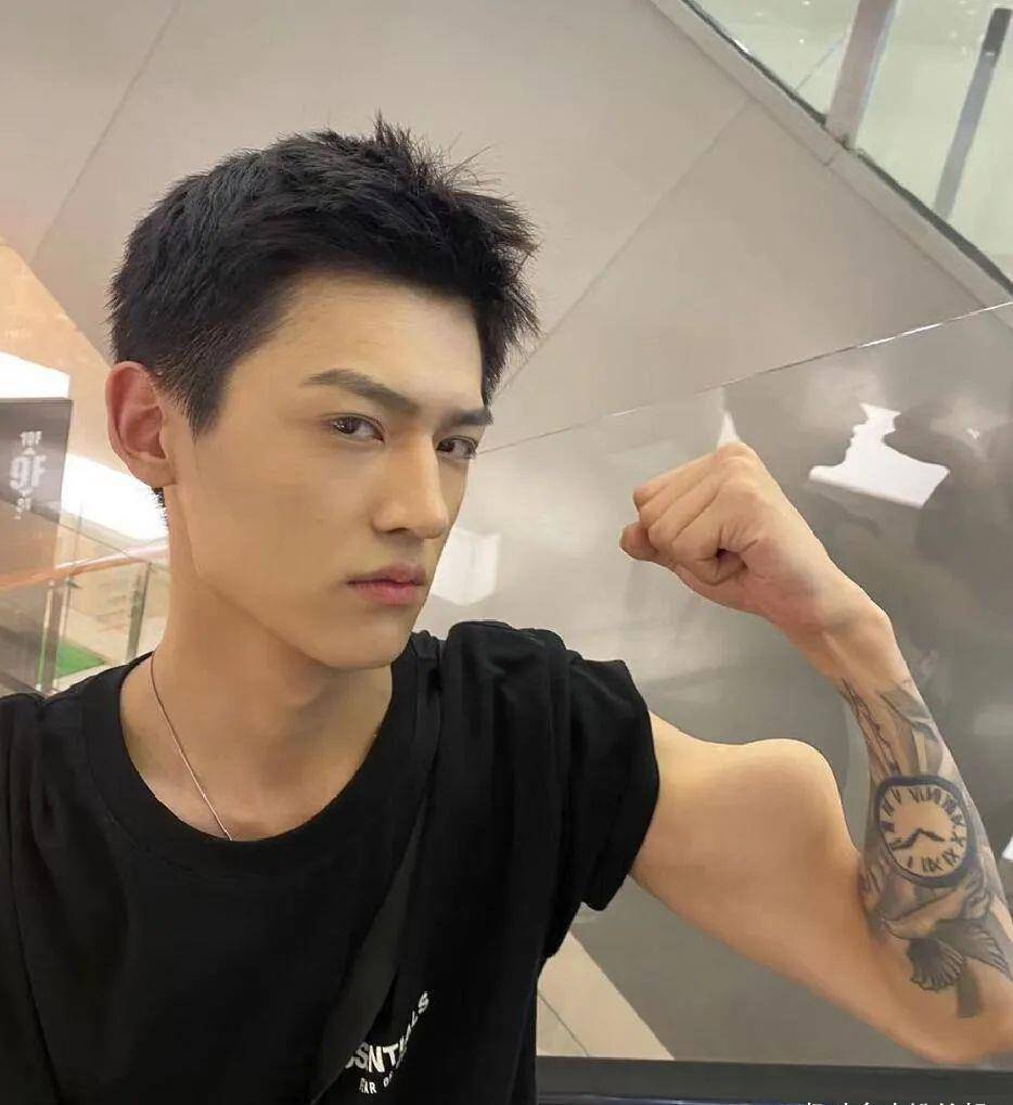 网红"猪有蹄"被男友家暴,高纯熙回应她"打气",会