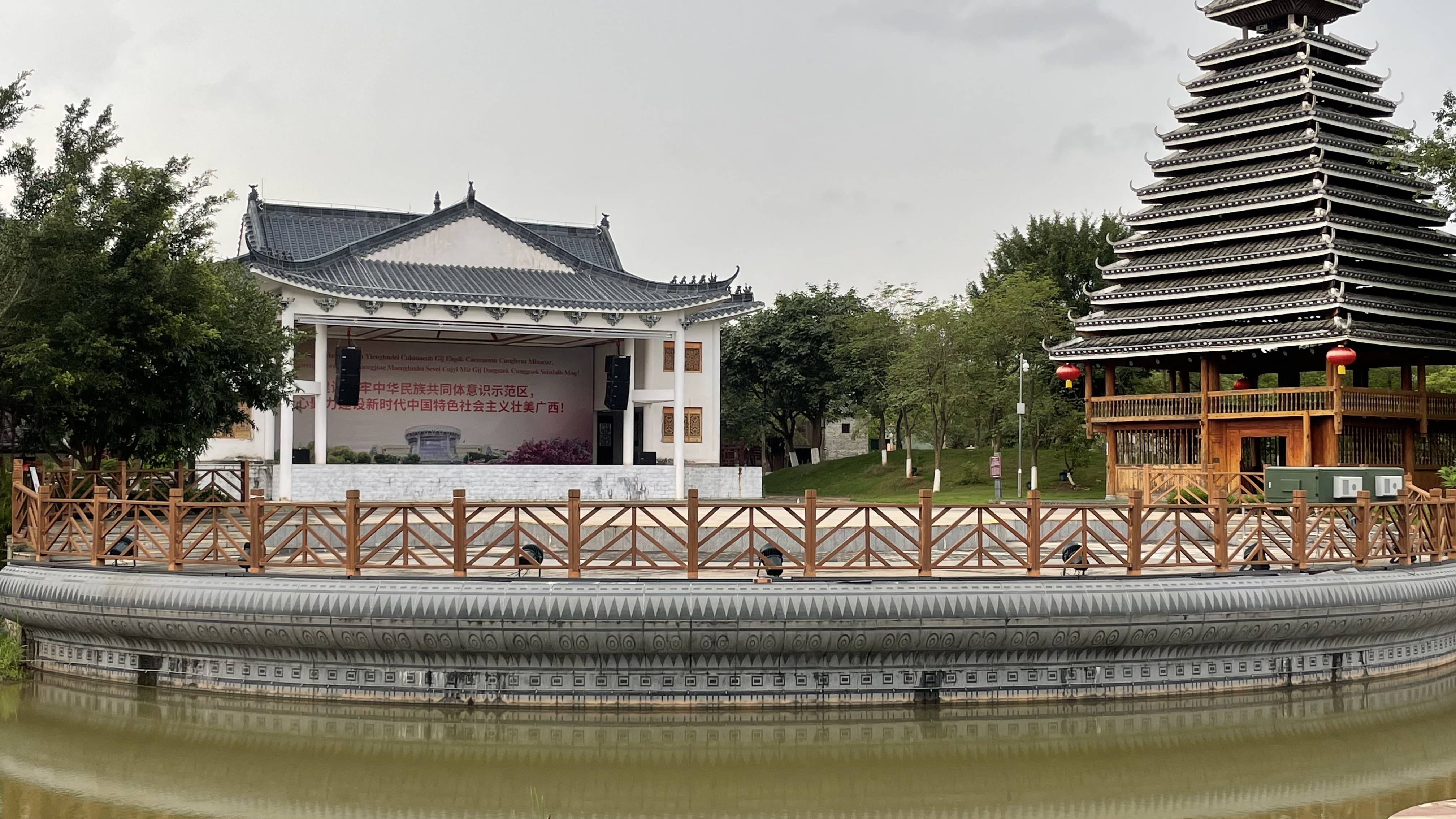 开放中的广西民族村