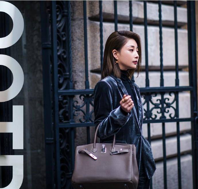 殷桃年轻时曾时尚绝伦,温如雪也是她在演绎自己水蜜桃