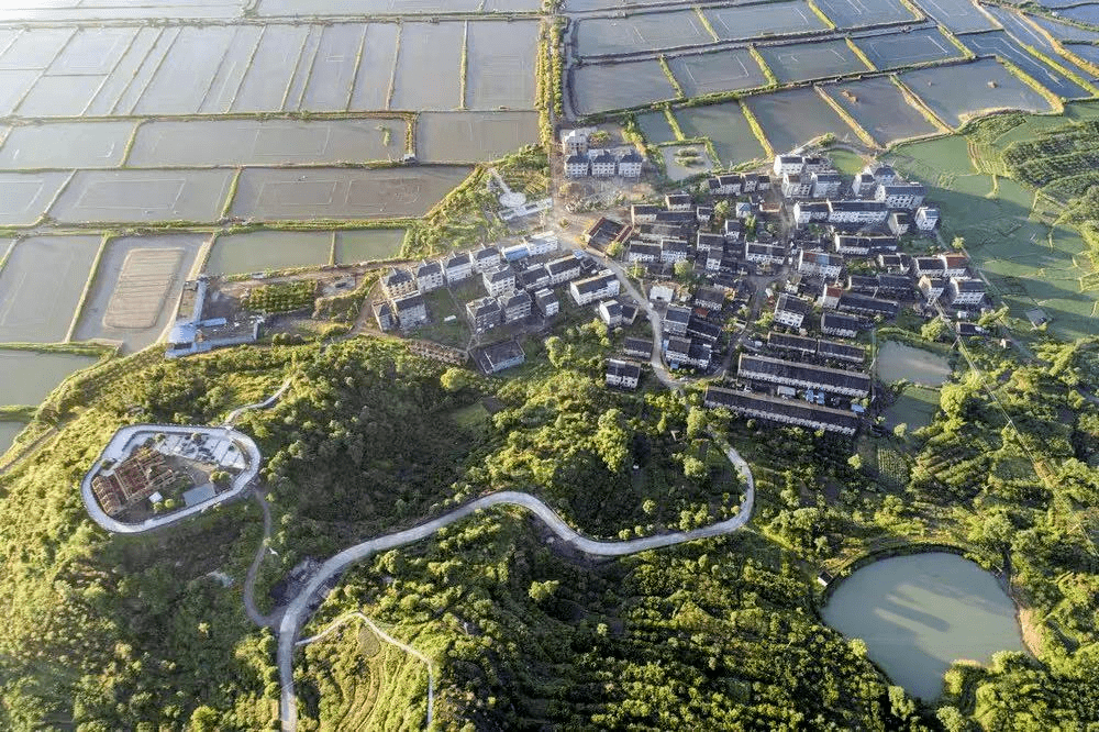 县沙柳街道船帮里自新村融合以来就开始以并村为契机全速率先推进规划