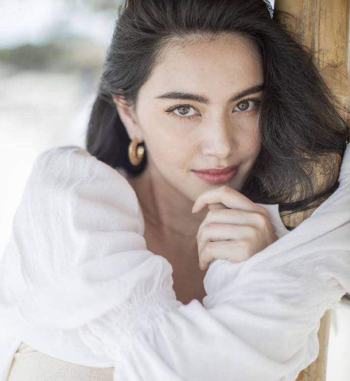 原创泰国女神maidavika真奔放用裹胸布来遮羞平板身材也美得撩人