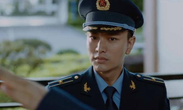 除了《空降利刃》,贾乃亮又出演了《特警队》,《解救吾贡献》等,一身