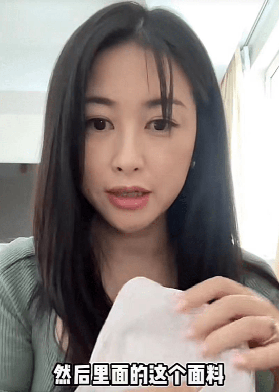 朱珠穿紧身衣秀事业线,大方分享内衣!