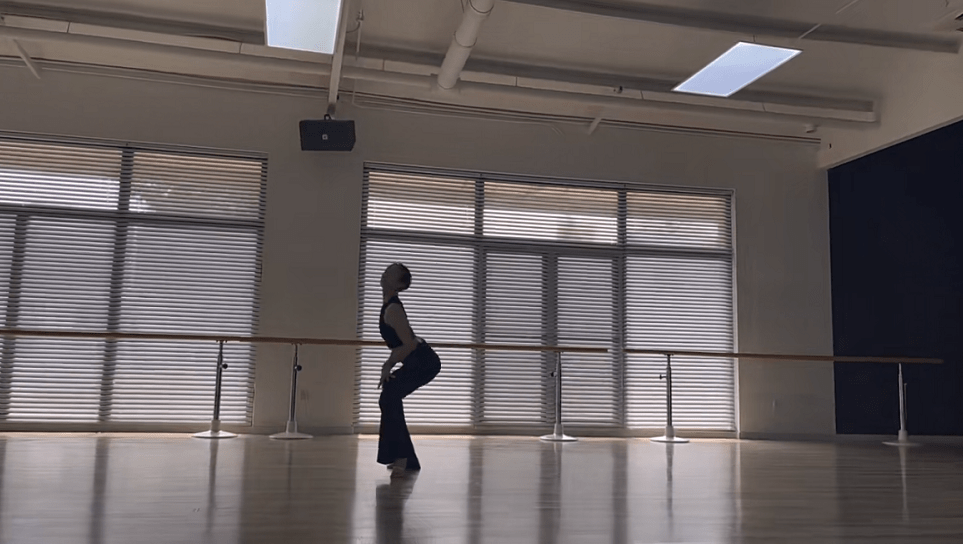 孙莉晒热舞视频穿舞蹈服跳舞好性感大长腿小蛮腰十分吸睛