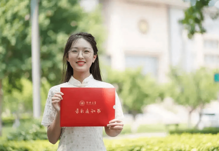 考生顺利考上北京大学家长发朋友圈分享喜悦好友评论一股酸味