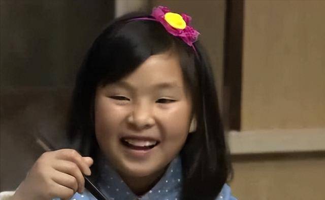 隆仙桃:变形计最清醒的女孩,11岁养活两个弟妹,每天吃剩菜剩饭