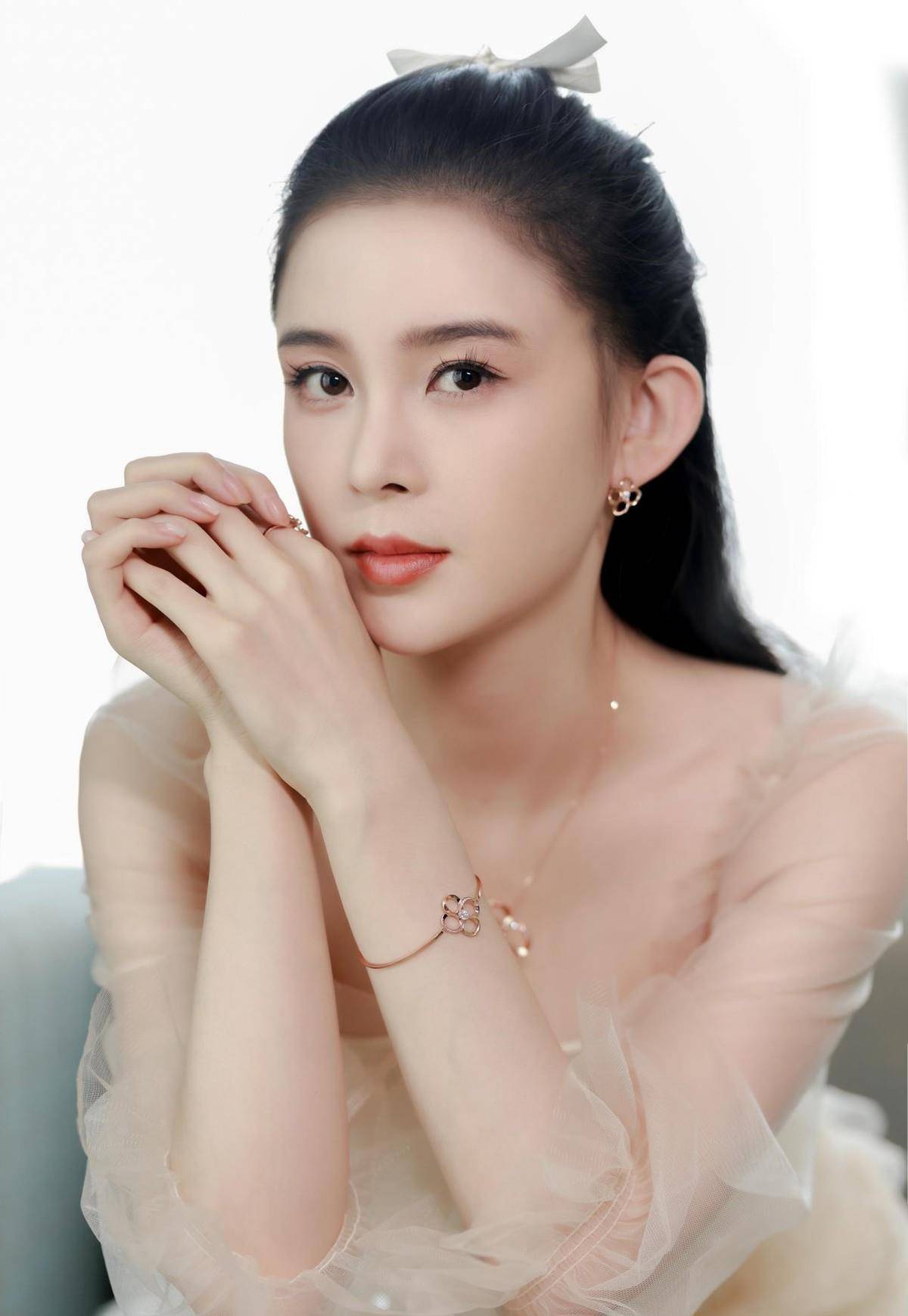 原创赵樱子最新活动照片曝光网友这仪态颜值敢打100分