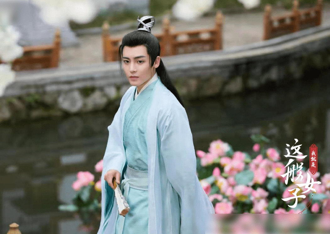 特别是当侯明昊和关晓彤站在一起时,有种原著小说剧情成真的感觉