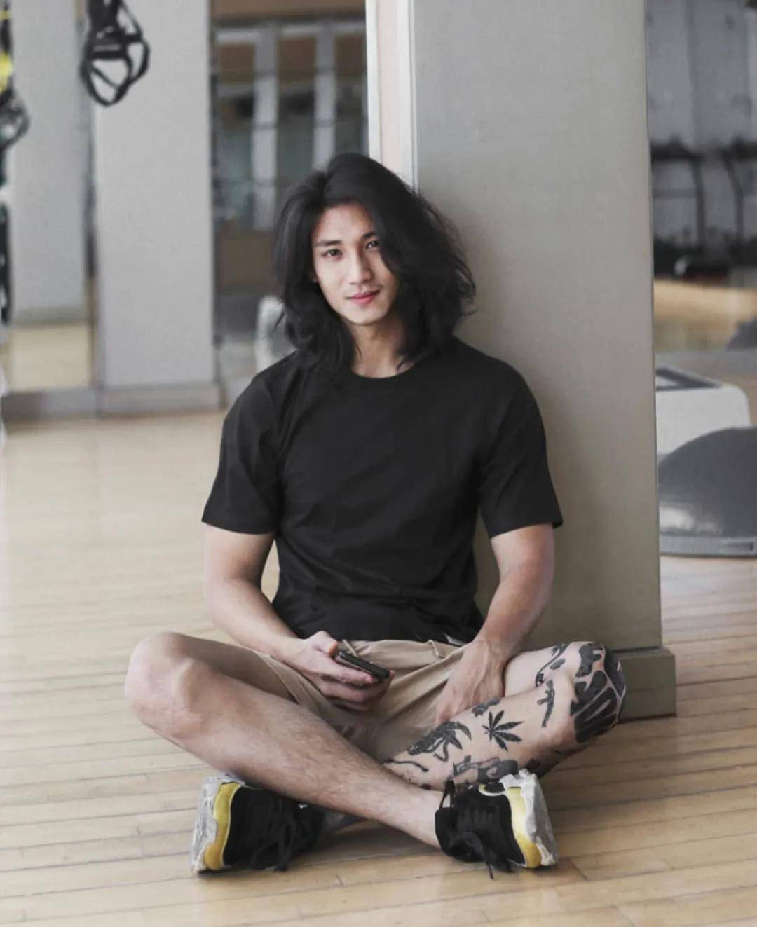 188cm缅甸小男模爆红,绝美腹肌圈粉无数_paing_狗狗_takhon