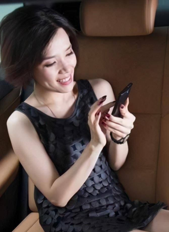 出道20年都没红,34岁终于火了,李佳璇还是挥泪退出了文娱圈_电影_夫君