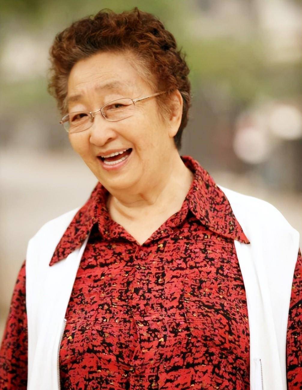 彭玉,是我国的一级演员,人人称赞的老戏骨,她经常活跃在荧幕上,所