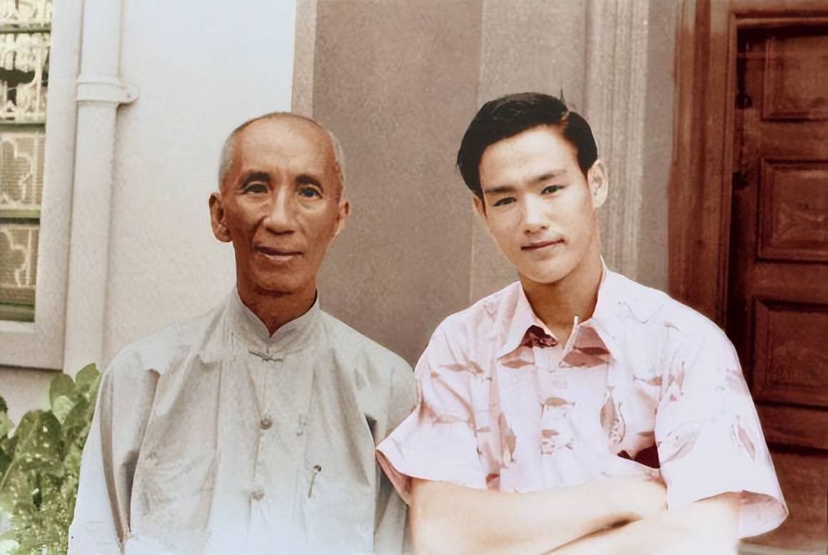 得罪娱乐圈和新闻圈则是一场著名的"李罗斗殴事件",也就是金庸文中