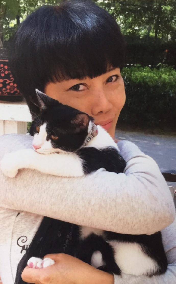 原创68岁小胡子陈勋奇近照曝光面容苍老身形消瘦晚年痛失爱女