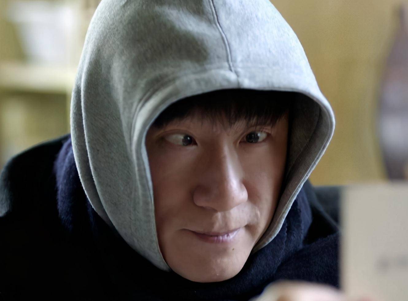 原创50岁孙红雷晒近照脸颊凹陷瘦出尖下巴跟欧式双眼皮