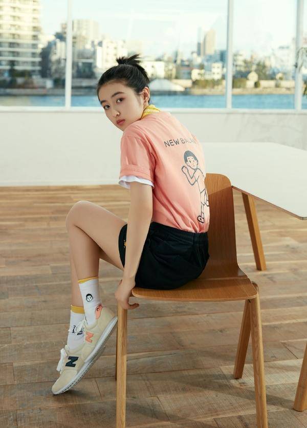 19岁张子枫成代言国际运动品牌,马卡龙系简约甜美,和概念太搭了