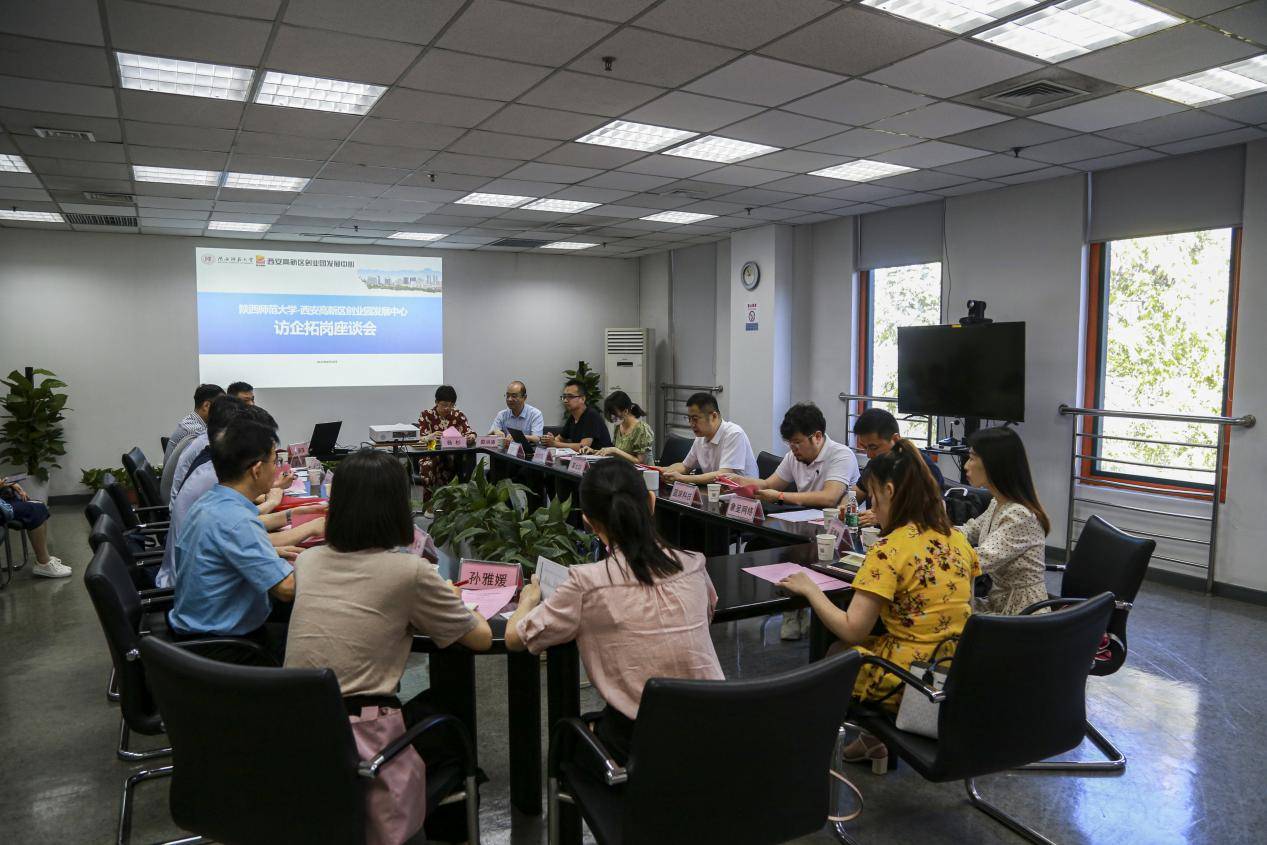 党委书记辛省平,数学与统计学院院长李永明,美术学院党委书记甄军军