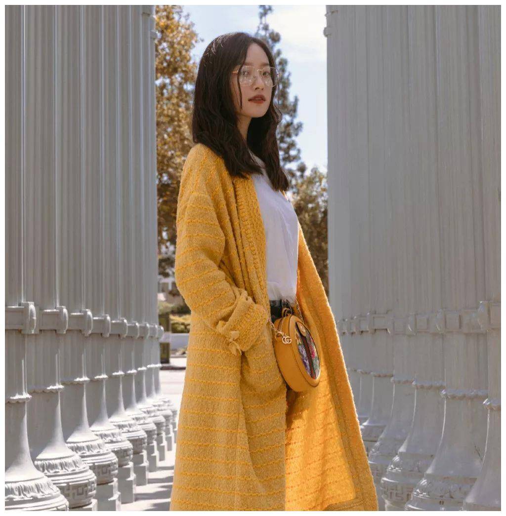 原创31倪妮太有气质了简单的开衫白t搭配牛仔裤穿出迷人的轻熟风