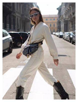 马丁靴不吃香了 今年都在穿的是 牛仔靴 舒适时髦还很百搭 时尚 靴子 裙子 马丁靴不吃香了 今年都在穿的是 牛仔靴 舒适时髦还很百搭 时尚 靴子 裙子