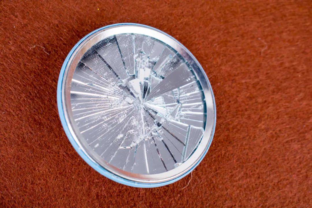 破碎的镜子 图 | 千图网破镜重圆的故事家喻户晓,重圆后的镜子在宏观