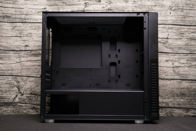 在兼容性方面,先馬平頭哥m1能夠支持m-atx/itx,375mm顯卡,163mm風冷