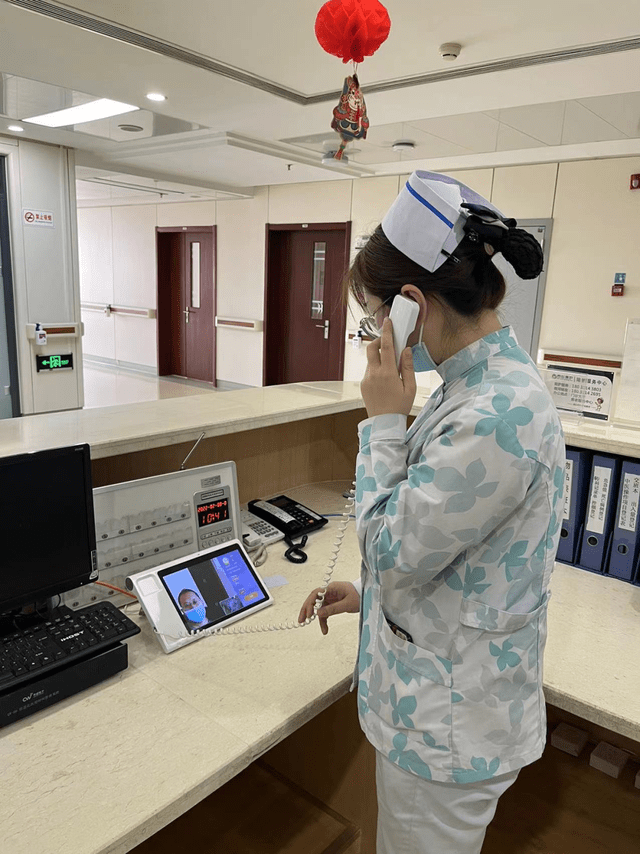 一呼多端响应,当患者呼叫发起时,扫描枪,智能门牌屏,走廊屏,护士站