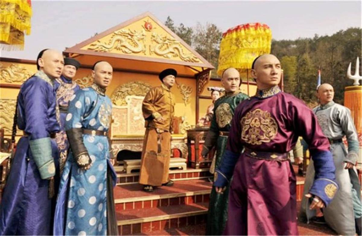 次见到孙子乾隆,为什么惊得放下了酒杯,他发现了什么_弘历_阿哥_儿子