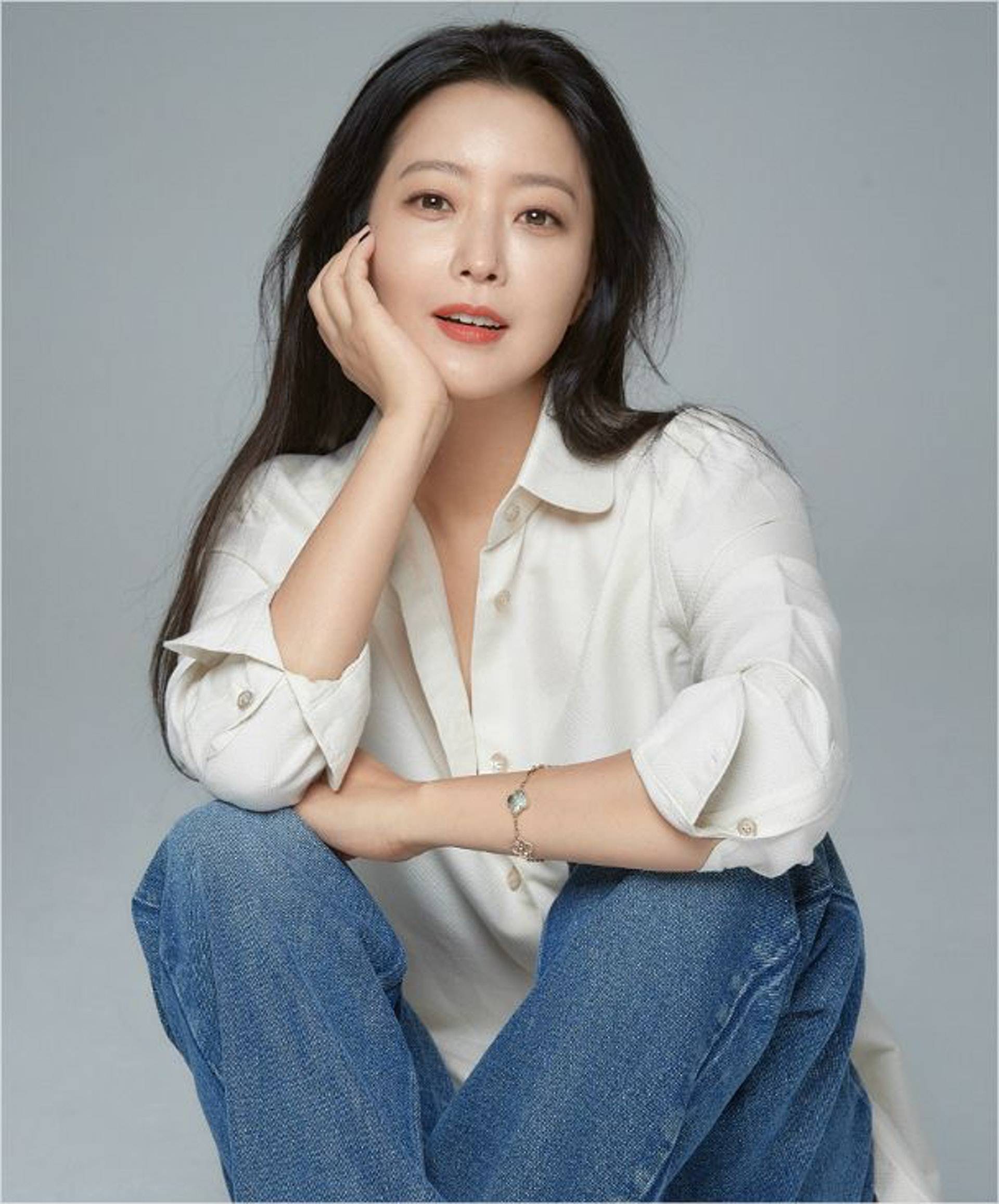 盘点10位国外冻龄女星,孙艺珍晒贴近照被赞真仙女_现年_金泰希_全智贤