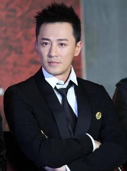 1979年,林峰出生于厦门,父亲林华国是最大地产商,有厦门李嘉诚之称