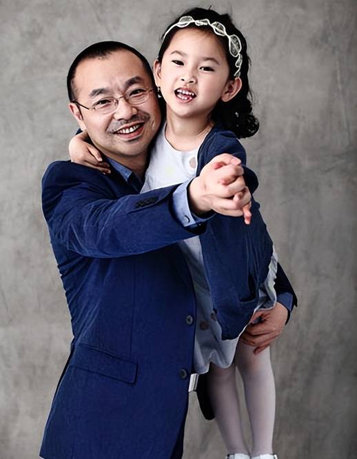 原创张绛雪，与刘仪伟三天确认关系，闪婚后生一女，一家三口幸福甜蜜