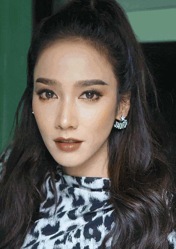 原创42岁国外第一时尚女神魅惑众生一个举动让鲜肉男星直喷鼻血