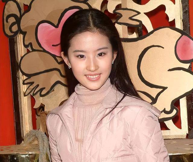 原创5亿阅读量上不到热搜刘亦菲15岁上北电有内幕北电微博沦陷