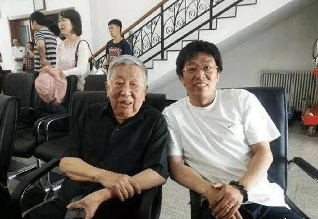 阎肃儿子阎宇43岁结婚娶小15岁娇妻父亲去世后和妈妈对簿公堂