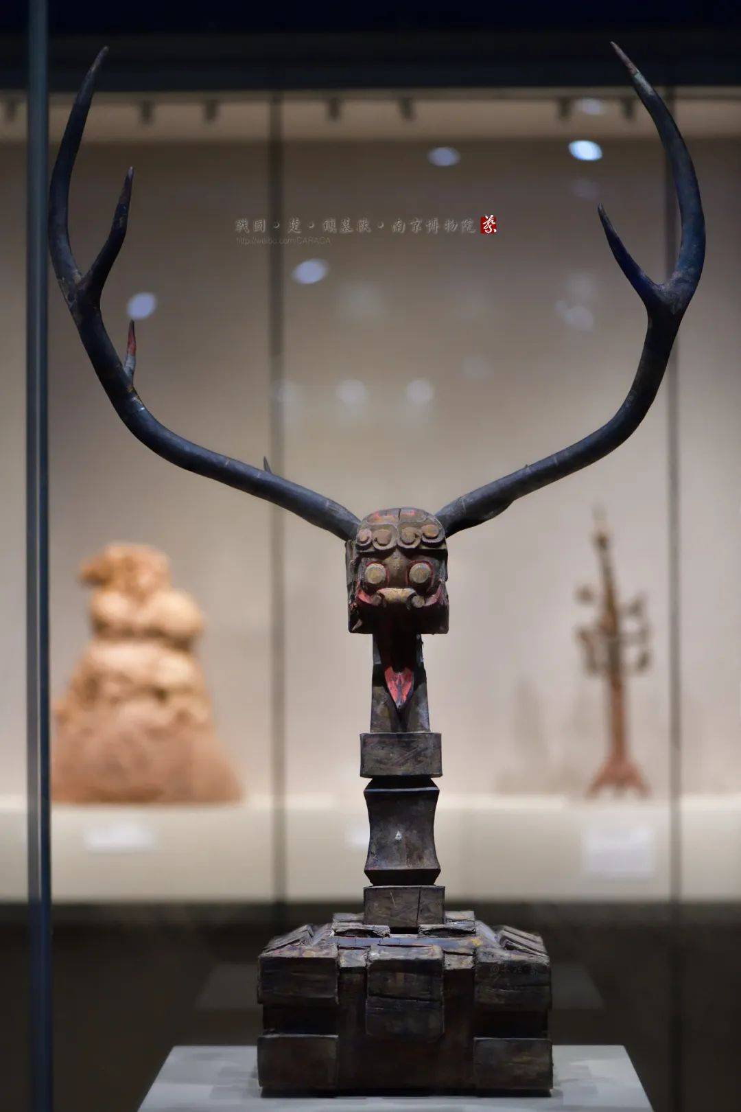 战国 镇墓兽(真鹿角) 南京博物院西汉 鹿角偶人(真鹿角) 河南淮阳平粮