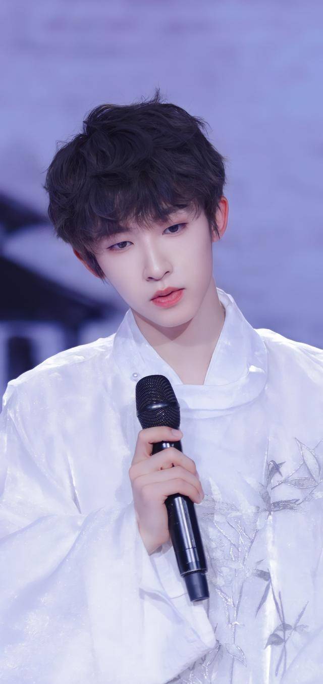 刘宇被曝学历造假公司否认,刚出道就要塌房?借此博热度?