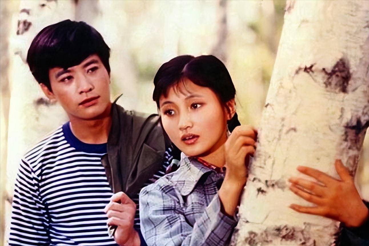 林芳兵出演了《一个女演员的梦》,在校期间她接拍了电影《我们的田野