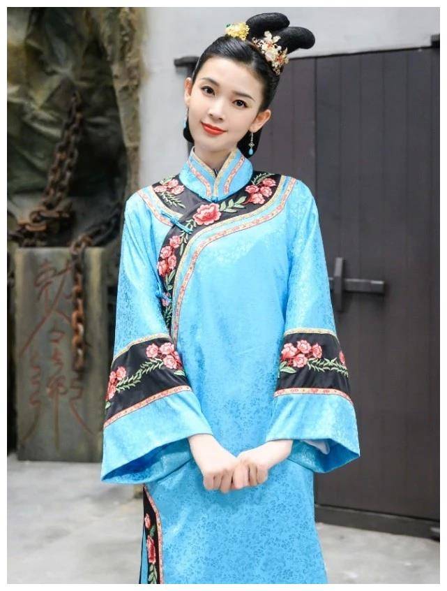 原创她是最美鬼新娘岳绮罗你90斤挤不进的旗袍她穿还很空